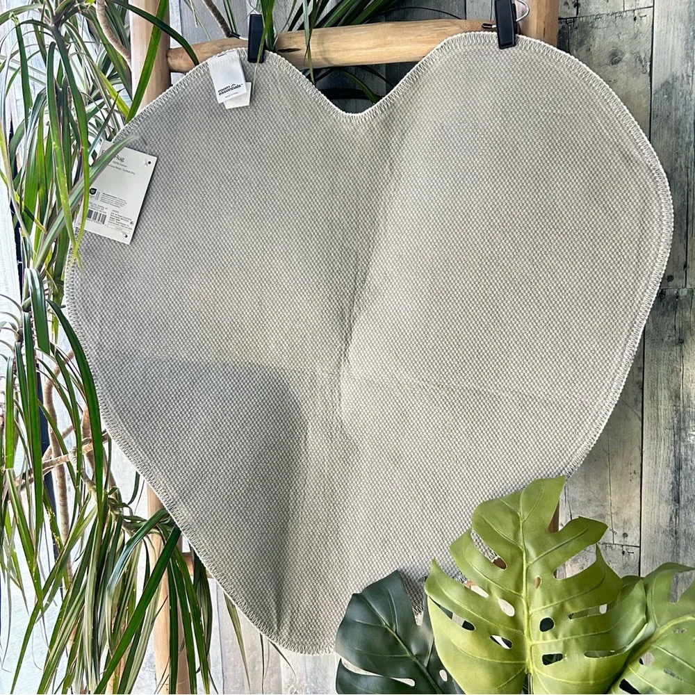 🌴Target Room Essentials Leaf - Shaped Bath Rug | Green and Yellow Bath